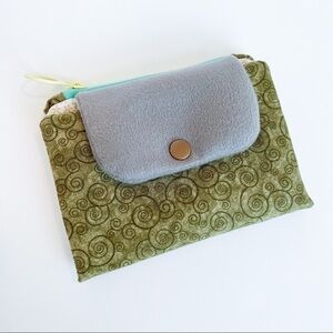 NWT Artisan Handmade Sustainable Bifold Wallet w/ Zipper Green/Gray O/S